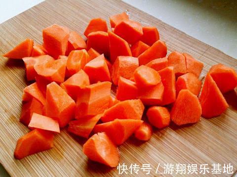 小米|宝宝辅食胡萝卜牛肉粥,调理脾胃,有助长高,最适合冬天吃