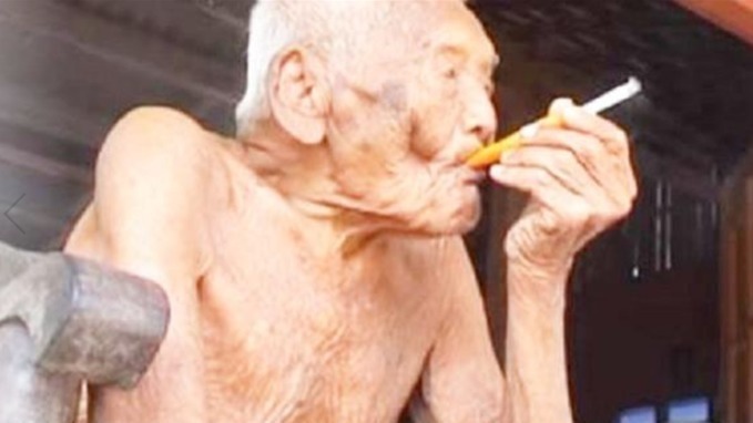 秘诀|106岁老人又抽烟又喝酒还不运动,问到他的长寿秘诀,他这样说