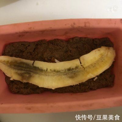 寒冷与温暖之间只差一碗可可燕麦香蕉夹心蛋糕