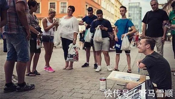 维也纳$身残志坚:没有双手的他,画出令人惊叹的铅笔肖像