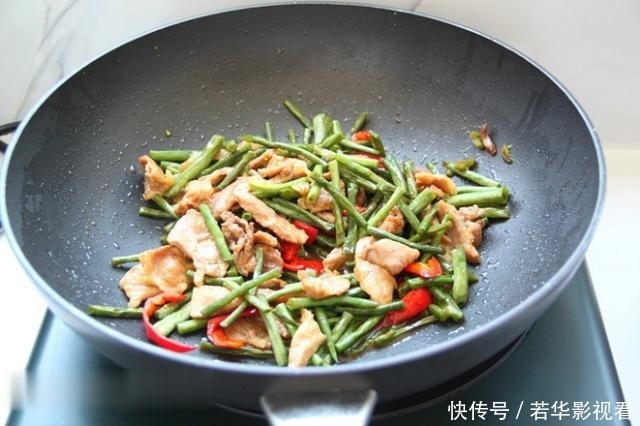 千万别|从冰箱中拿出的冻肉,千万别加水泡,教你一招,吃起来和鲜肉一样