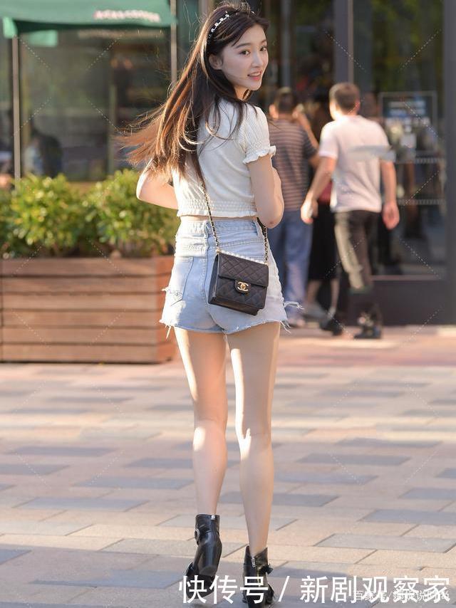 袖子|淡黄袖子配浅色牛仔短裤,阳光明媚,清新减龄