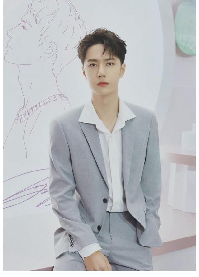 王一博品牌見(jiàn)面會(huì)太搞笑，主持人接梗不斷，結(jié)束還不忘叮囑粉絲