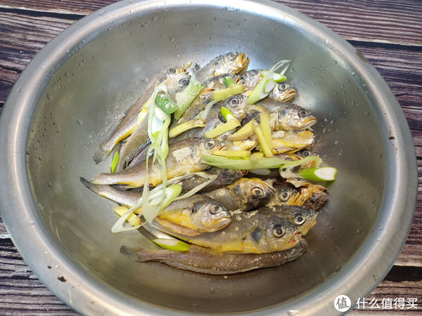 遇到这小鱼我从不错过，一买三五斤，味道鲜美，骨头都能吃