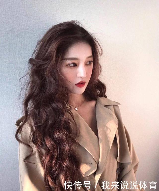 发型最能彰显气质,短发具有辨识度,长发“斩男”又温柔