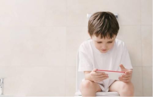 长期便秘拉不出来？医生：1物每天吃一点，或能帮你改善便秘