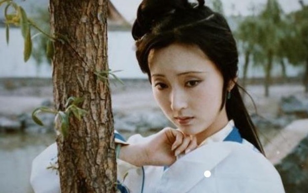 王嬷嬷$父母去世后,她是最疼黛玉的人,却出场一次就销声匿迹