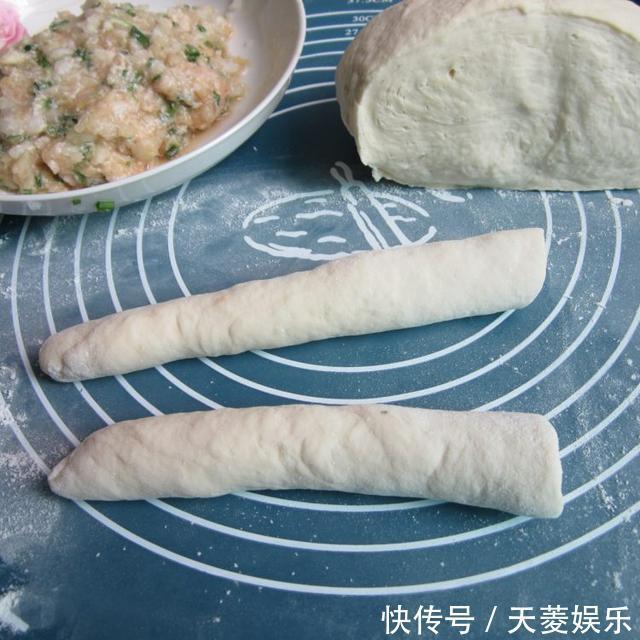 白菜饺子此样调馅太好吃了，做法简单，味道鲜美，好吃停不下来