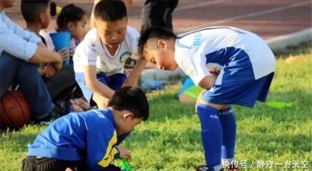 坏孩子|这种“毒友谊”比早恋可怕,孩子不会分辨,父母要帮孩子断舍离