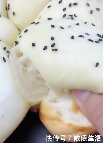 喷香|家人爱吃的馒头，不用水蒸，电饭锅搞定，喷香诱人，比面包还软