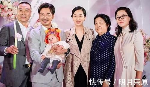 廚房|走進(jìn)演員吳樾住的房子,廚房里就一個(gè)電磁爐,看來平時(shí)幾乎不做飯