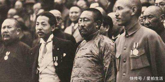 蒋介石|在蒋介石的葬礼上，张学良送出16字挽联，蒋经国看后脸色苍白！