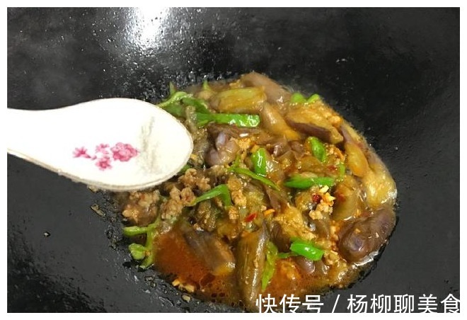 黄梅天|夏天就爱这道菜,我家隔三差五就做,入味不腻口,连汤也没剩