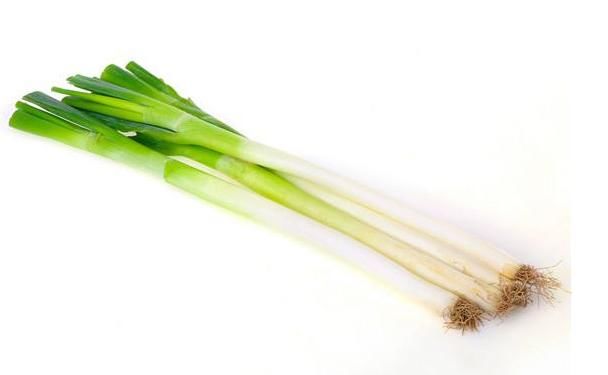 食疗本草|大葱的营养价值这么高，你还会嫌弃它吗？