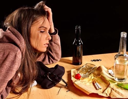 排尿|喝酒后很快排尿，与喝很多酒没有尿意的人，哪种身体好呢？