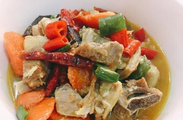 舅舅80大寿，媳妇做了12个菜，晒到朋友圈火了，网友：不比饭店差