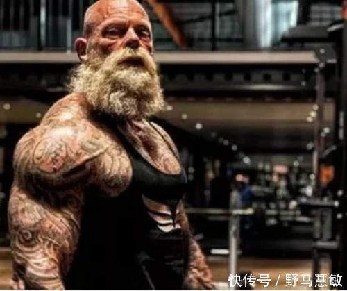 血脉贲张|还记得那个健身36年荷兰纹身老头吗一身肌肉吊打小鲜肉，如今成这样