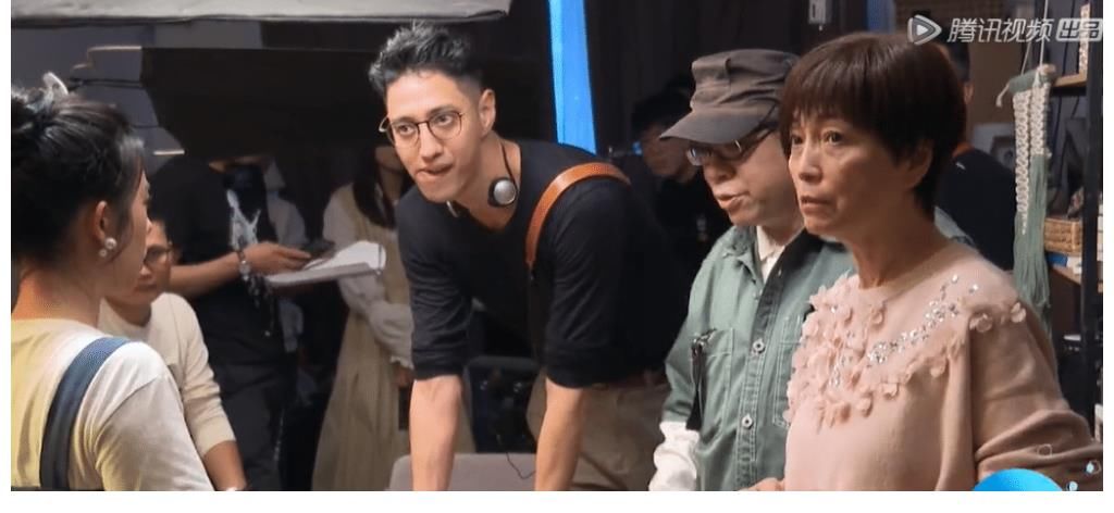 《導(dǎo)演請就位》最新一期，蔡康永是故意輸?shù)模蛴?個(gè)