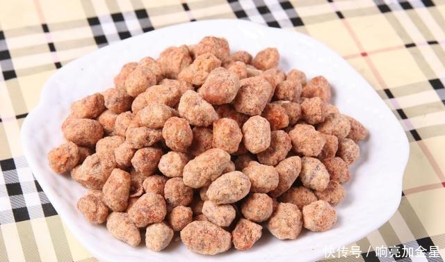 花生米里打1个鸡蛋,居然这么好吃,实在太解馋了,越吃越想吃