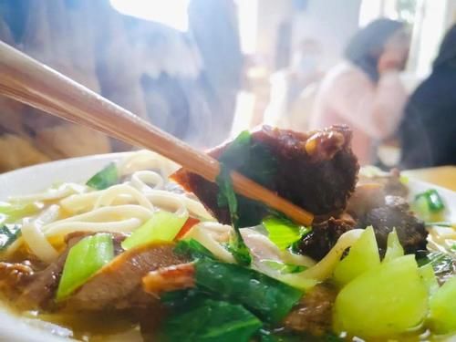  美食|一位难求!宁波这家街边小馆,每天中午挤满人!十多年来只做这类美食…