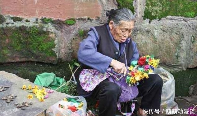 摆地摊|她是晚清最美格格,当了半辈子富贵闲人,晚年却沦落至街头摆地摊