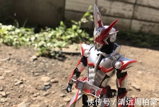 龙纹|假面骑士:圣刃龙纹骑士换色重涂,网友出双倍价格送女友却遭拒绝