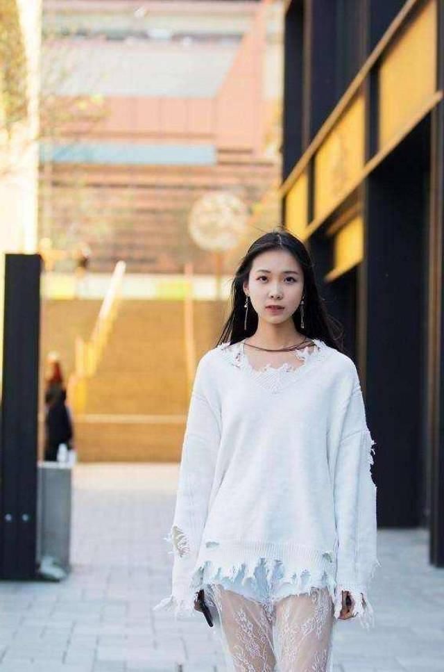 高跟鞋|路人街拍,小姐姐这一身穿搭,有型,有范儿,帅气干练