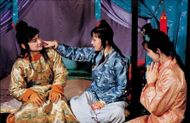 金莺|清明节鬼话 黛玉夭亡李纨送别金莺送花篮, 前世里谁埋了你