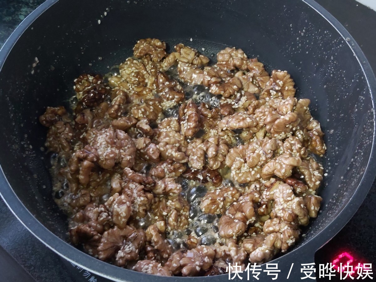 想吃琥珀核桃自己在家也能做,香甜酥脆,比买的好吃