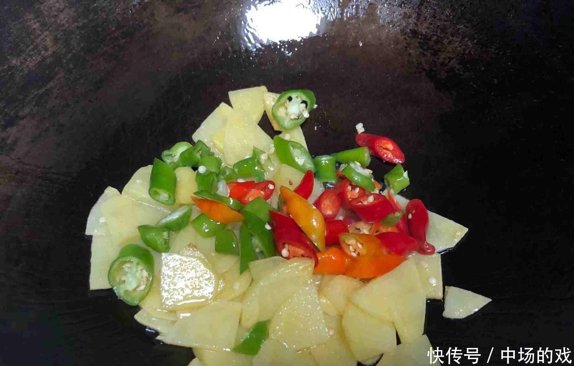  排出|土豆和它炒是“天然泻药”，排出黑臭宿便，口臭都没有了！