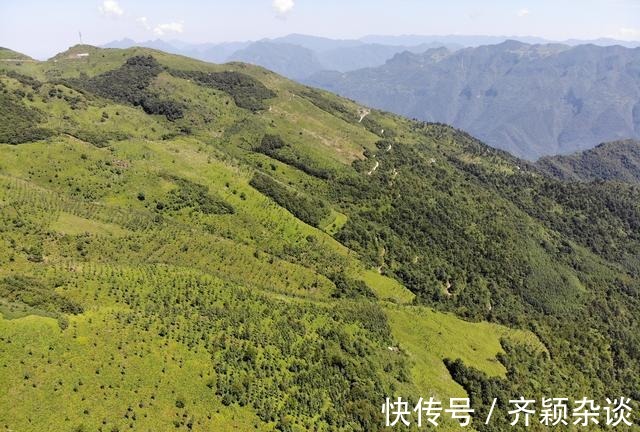 巴山大峡谷|航拍夏日的巴山大峡谷，青山连绵起伏耸立云中