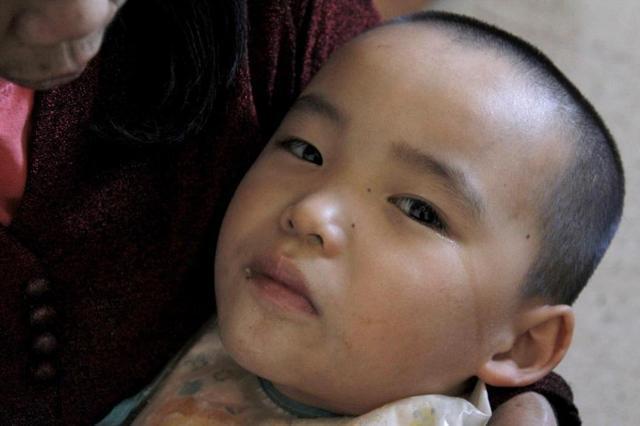 军军|孙子连续发高烧,奶奶以为着凉仅喂退烧药,结果害了孩子一辈子