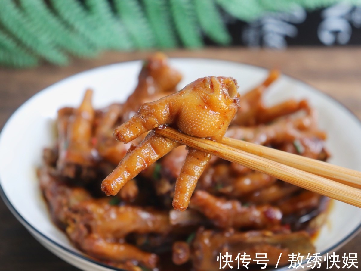 自制|自制香辣蒜香鸡爪,软糯入味,色泽诱人,好吃到舔手指