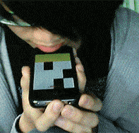 |搞笑GIF:女朋友不能为你挡风遮雨,要女朋友有什么用呢?