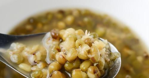  绿豆汤，别直接下锅煮，掌握一个技巧，绿豆10分钟快速软烂开花