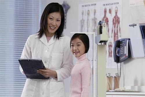 猛涨期|孩子将来是不是“大长腿”，腿上会有明显特征，现在个子矮没关系