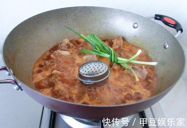 牛肉怎么炖才能软烂别只会焯水了，多加1碗它，牛肉入味还不柴