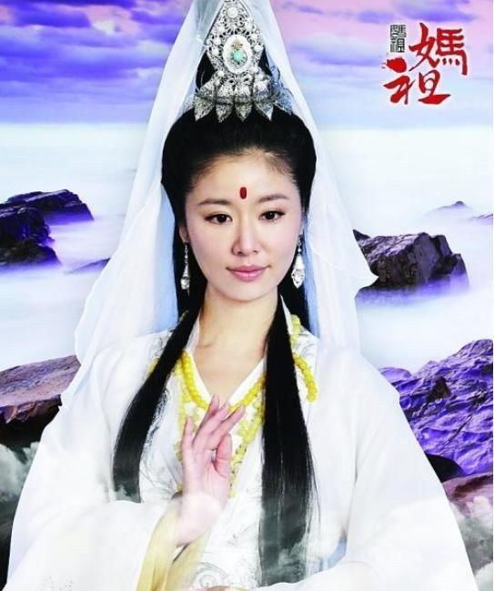 唯独|6个版本“观音菩萨”,前五位都只是在模仿,唯独她被路人跪拜