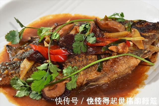 不管解冻什么鱼,都别直接用水泡,渔民教你一妙招,跟活鱼一样鲜