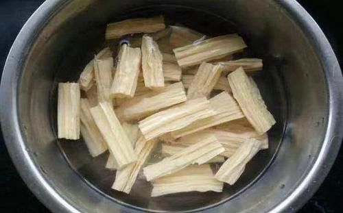 美味|泡腐竹不要只加水,多加一点“它”,5分钟搞定,香软劲道又美味