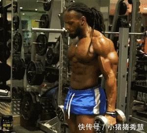 训练|同时健身,徒手练3个月的人与器械练1个月的人,肌肉差距有多大