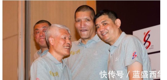 国家队|巩晓彬甘愿做他小弟,姚明饭桌上都提起,却难在中国篮坛立足!