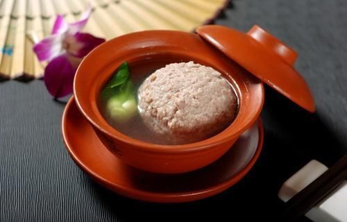 同样是肉丸，“狮子头”与“四喜丸子”为啥不一样，区别在哪里？