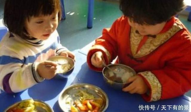 营养均衡|孩子总夸幼儿园饭菜香，每顿能吃两碗，看到午餐照后宝妈深受打击