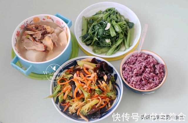 一日三餐|妈妈厨艺真不错，2菜1汤的午餐，搭配好有食欲，2碗米饭下肚