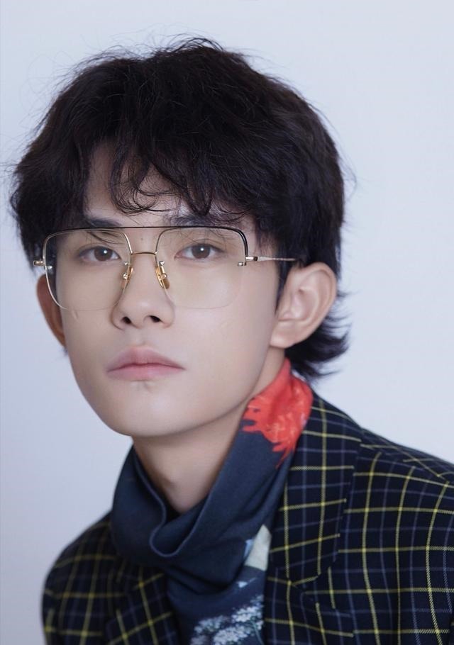 发型|锅盖头已过时,这5款男生“发型”才是当下最火,清爽精神还帅气!