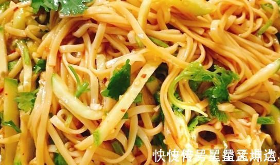 凉拌面|煮面条时,一煮“软趴趴”?注意这3步,面条劲道爽滑不软烂