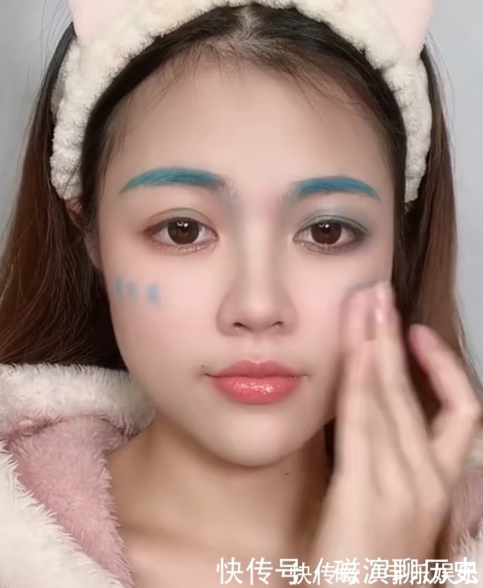 小姐姐|女生“天蓝色”口红画全脸,美得不像话,直男:你脸咋蓝了?