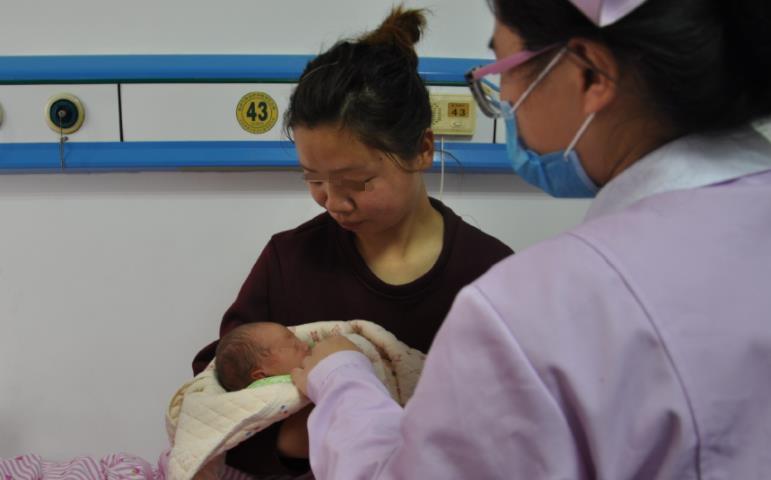 倍儿棒|为啥吃母乳的宝宝体格“倍儿棒”?母乳具备的优点,奶粉难模仿