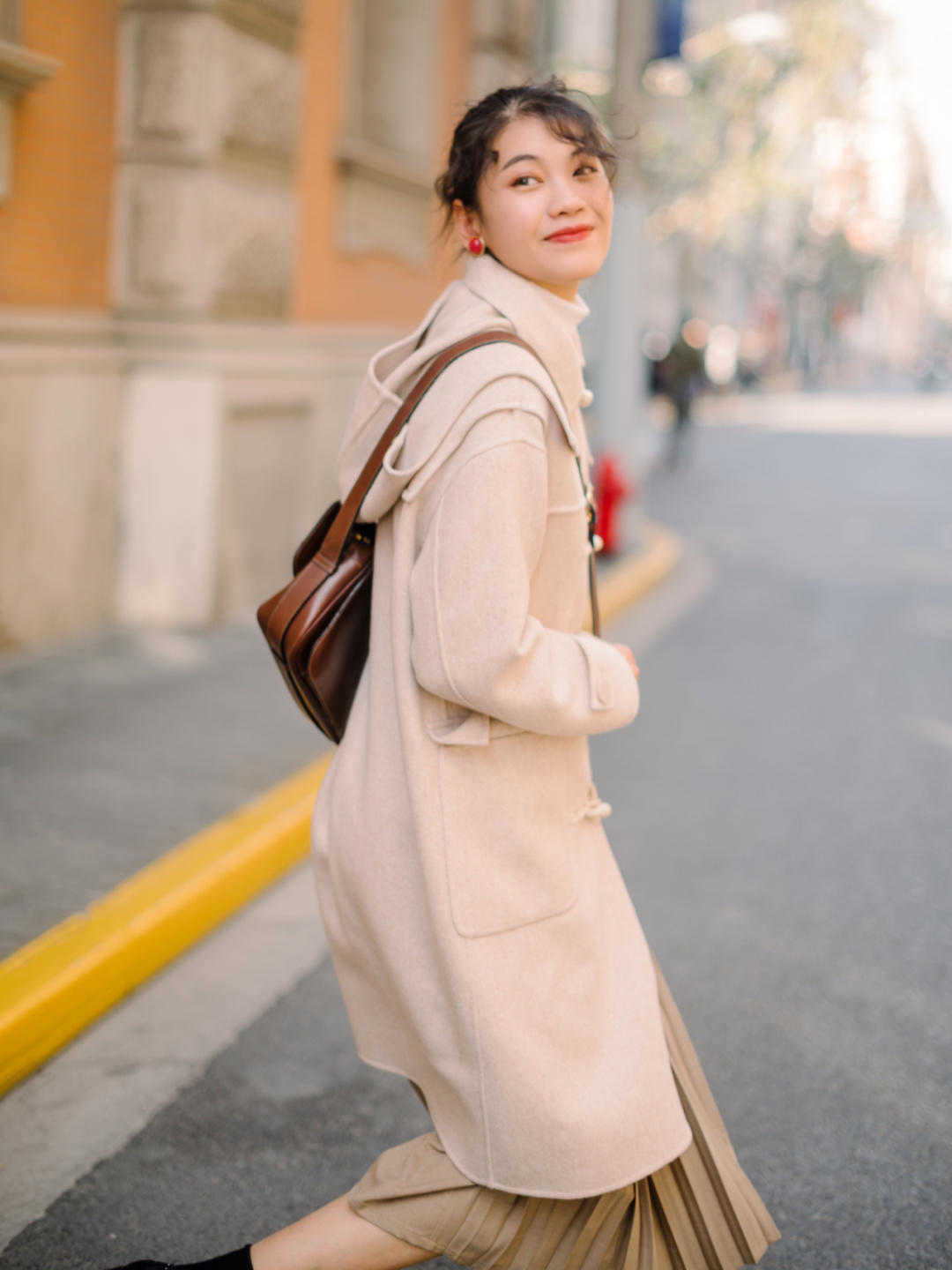 半裙|冬天的温度和风度搭配,试试大衣+半裙,温暖优雅有气质